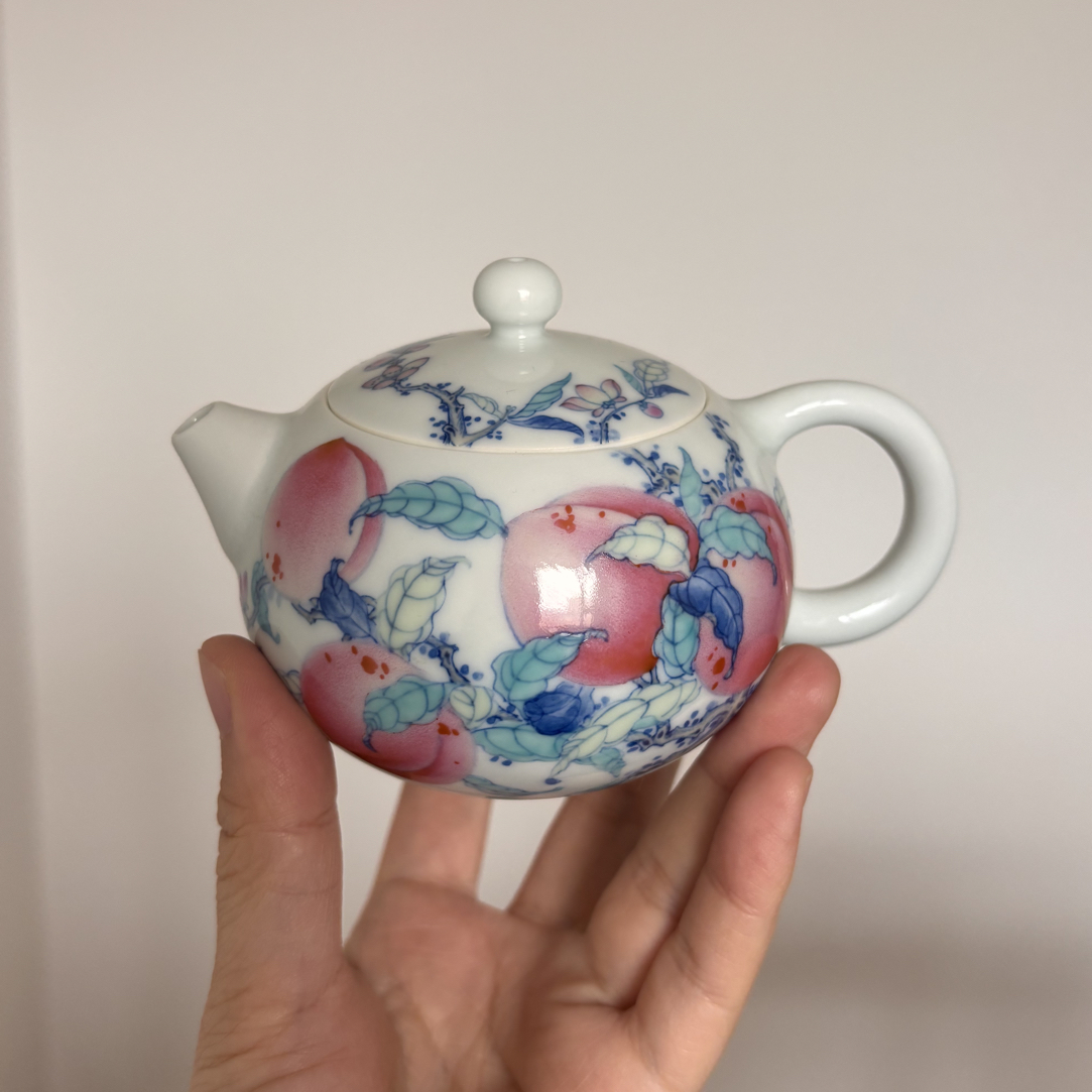 微瑕福利 斗彩五桃西施壶