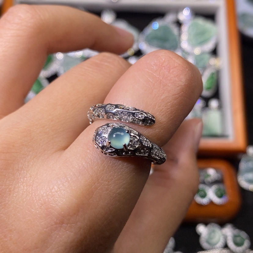 【闪购商品】翡翠颈饰未镶嵌天然