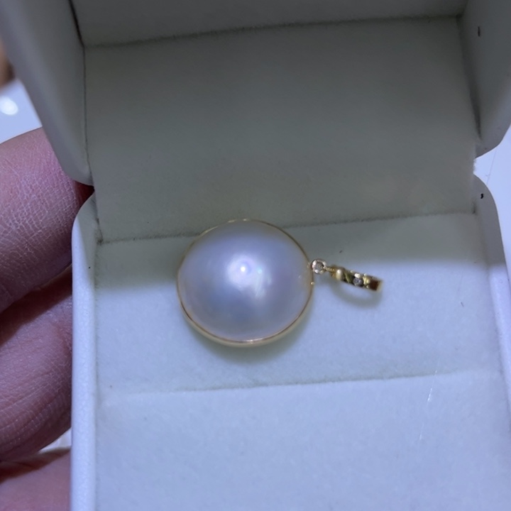 拼合珍珠（马贝珠）颈饰18K金镶嵌