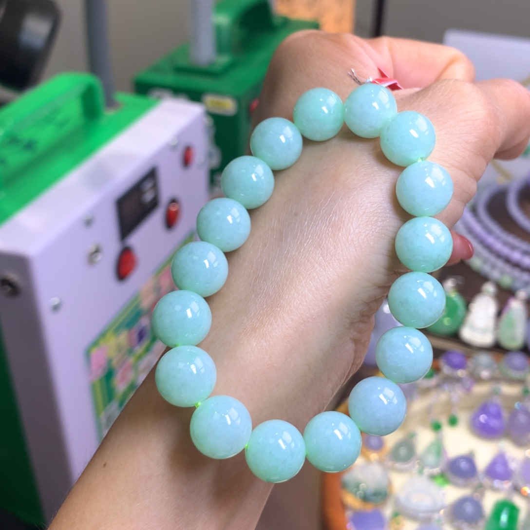 翡翠未镶嵌颈饰卡12左右