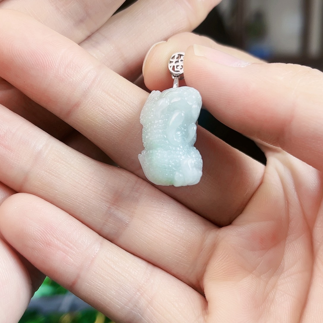 翡翠颈饰未镶嵌吊坠多样性