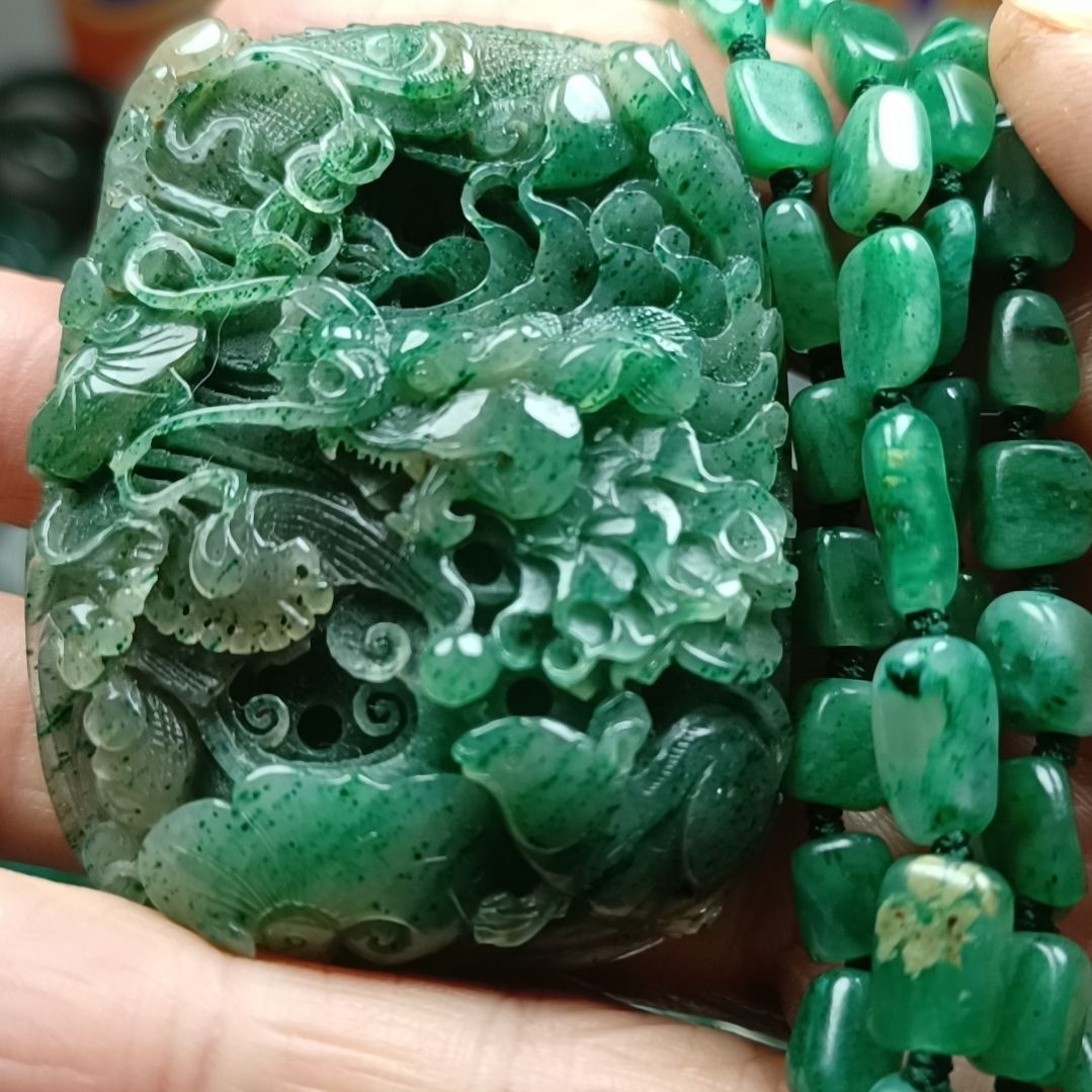 独山玉挂件未镶嵌周****轴