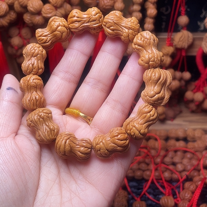 木质类龙纹桃枭挂件