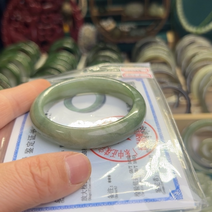 和田玉手镯未镶嵌52.6圈围10348