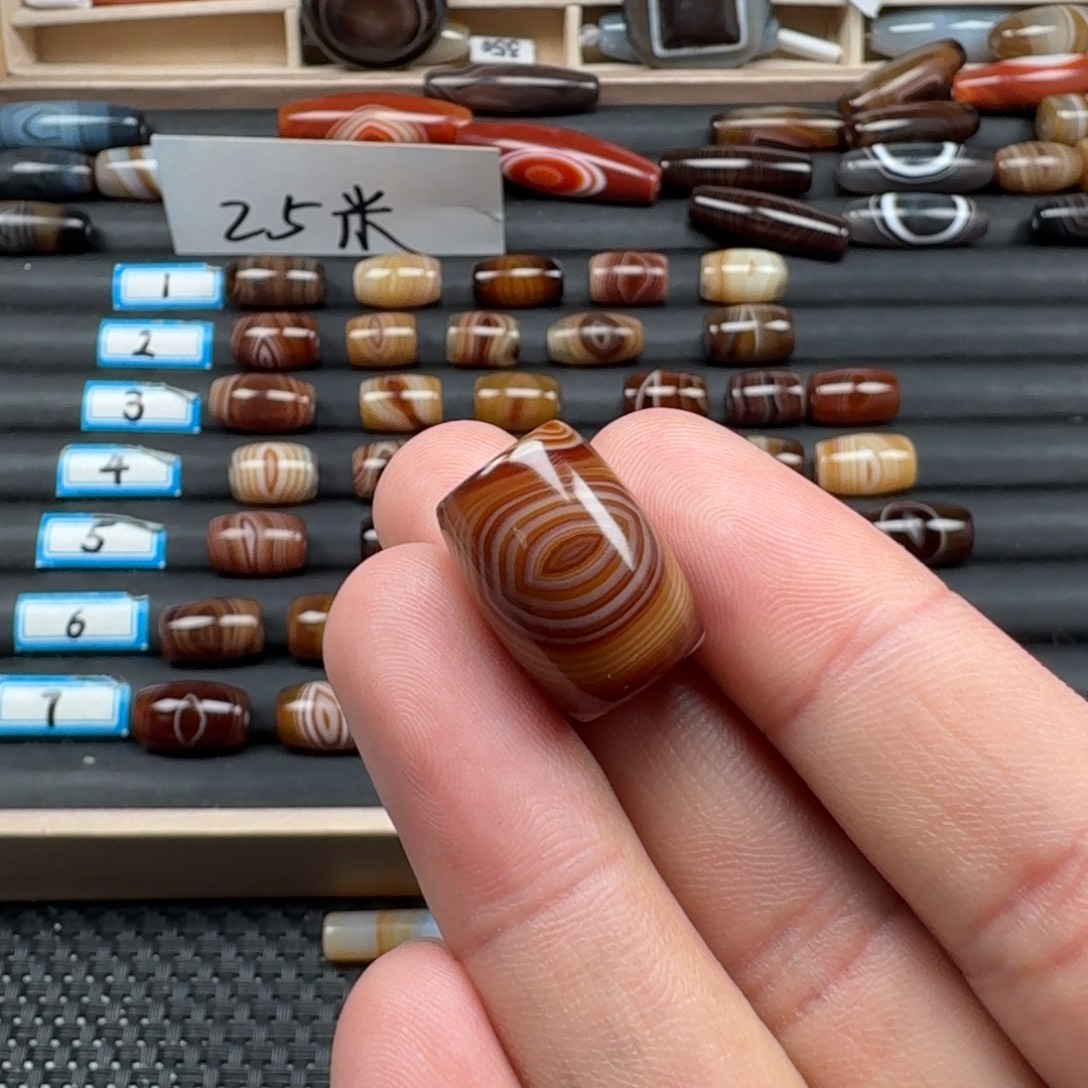 曹***玛瑙/玉髓未镶嵌颈饰