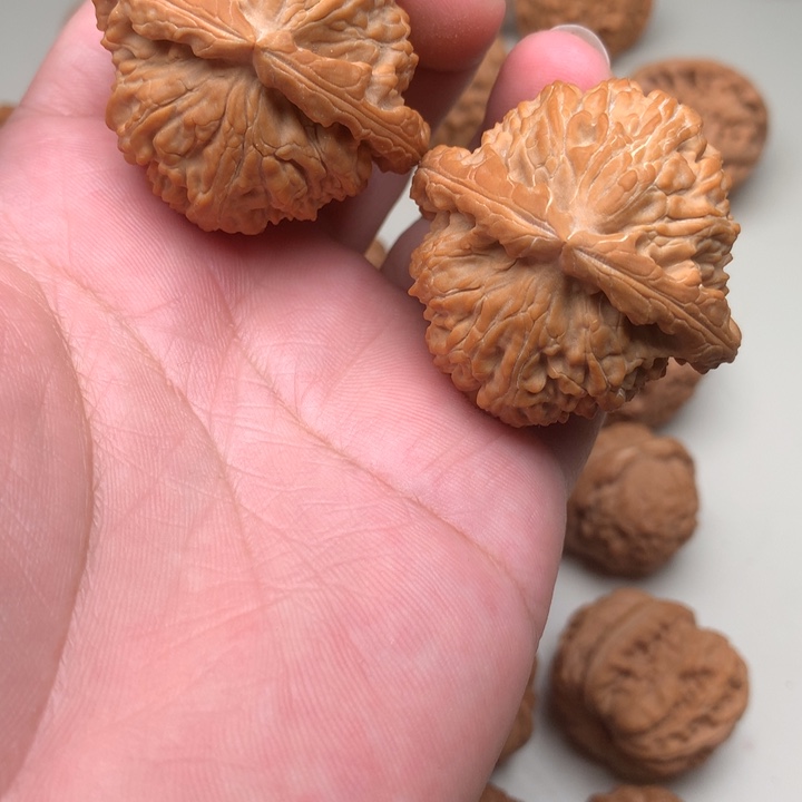 望***兔文玩核桃吊坠三角白
