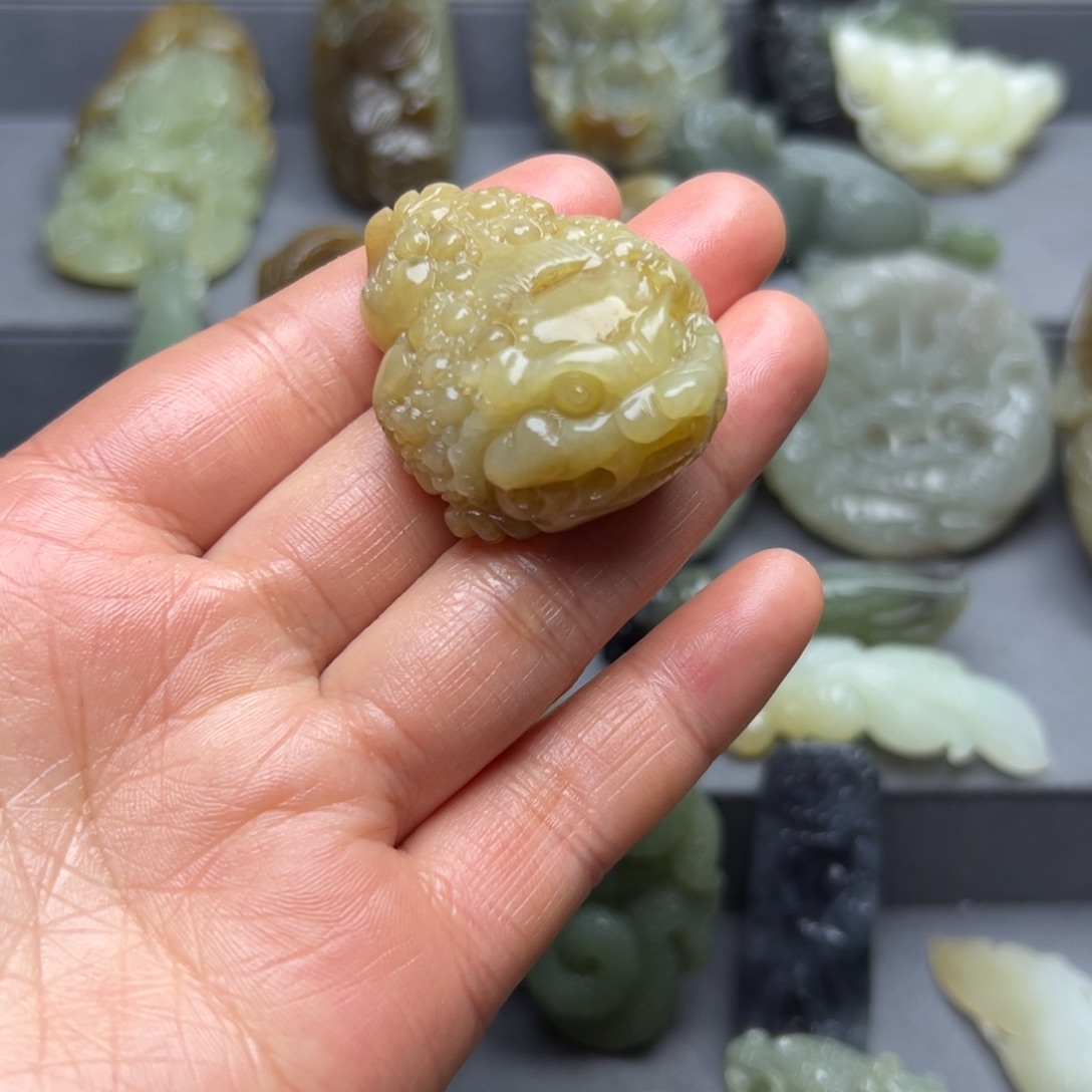 和田玉颈饰未镶嵌