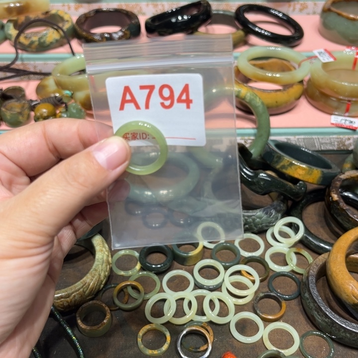 陌***岫岩河磨玉（透闪石质玉）未镶嵌手镯