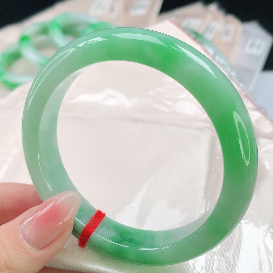 未镶嵌手镯翡翠666