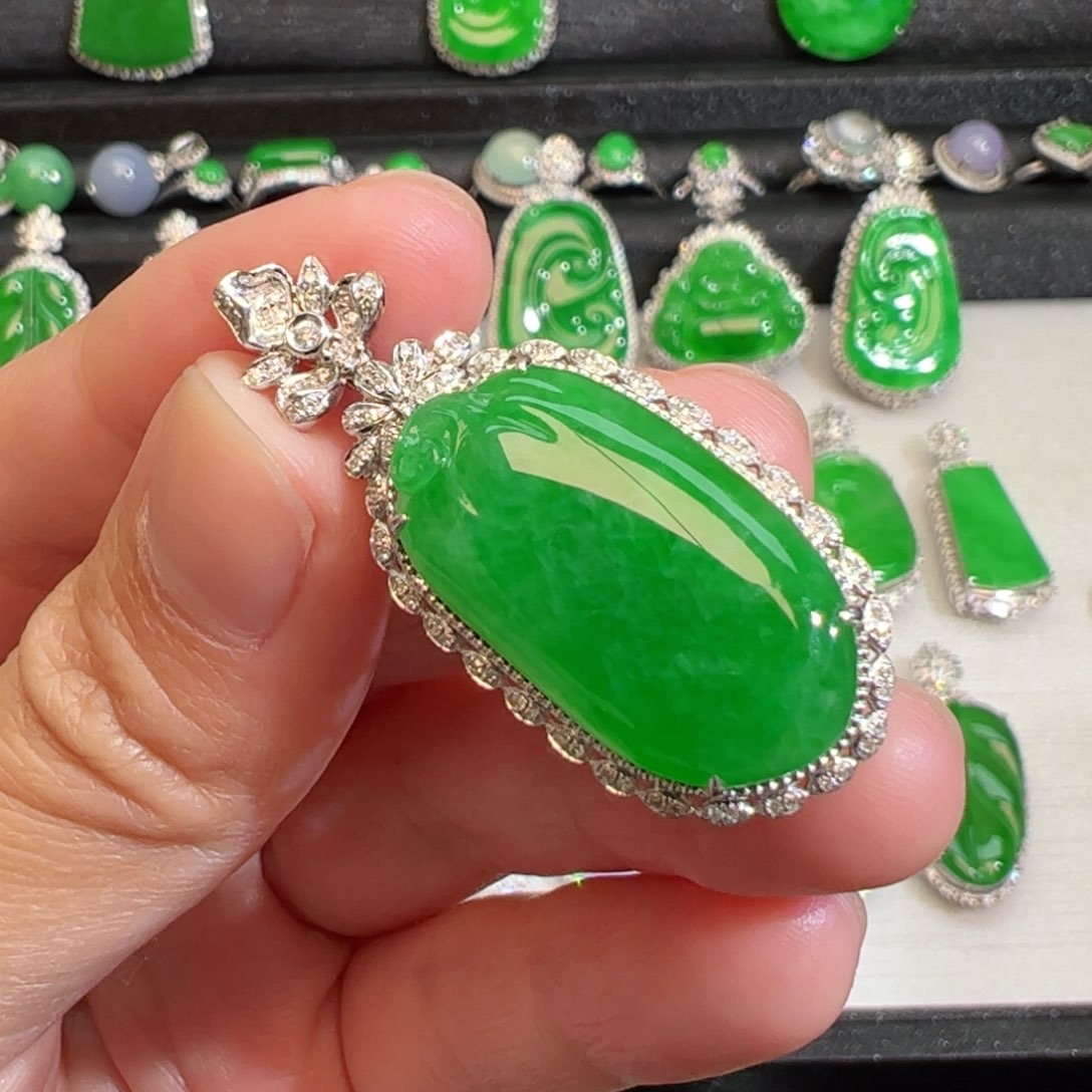 翡翠吊坠(不含链)18K金镶嵌