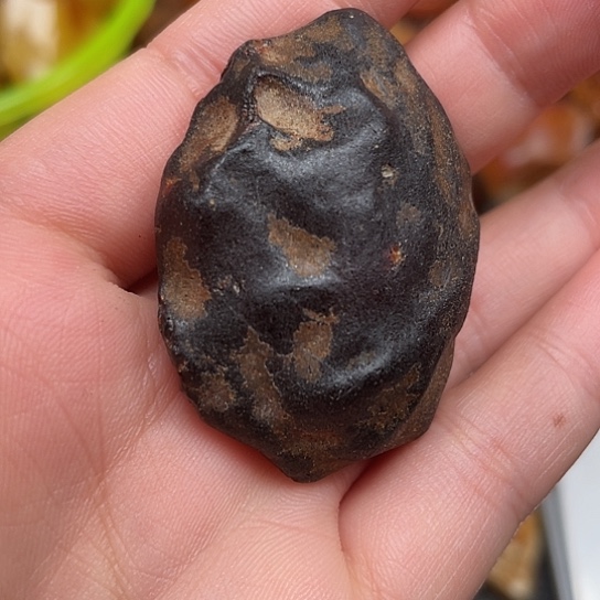 定制琥珀黑蛋原石