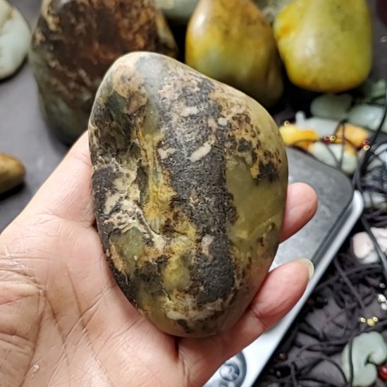 和田玉未镶嵌把件