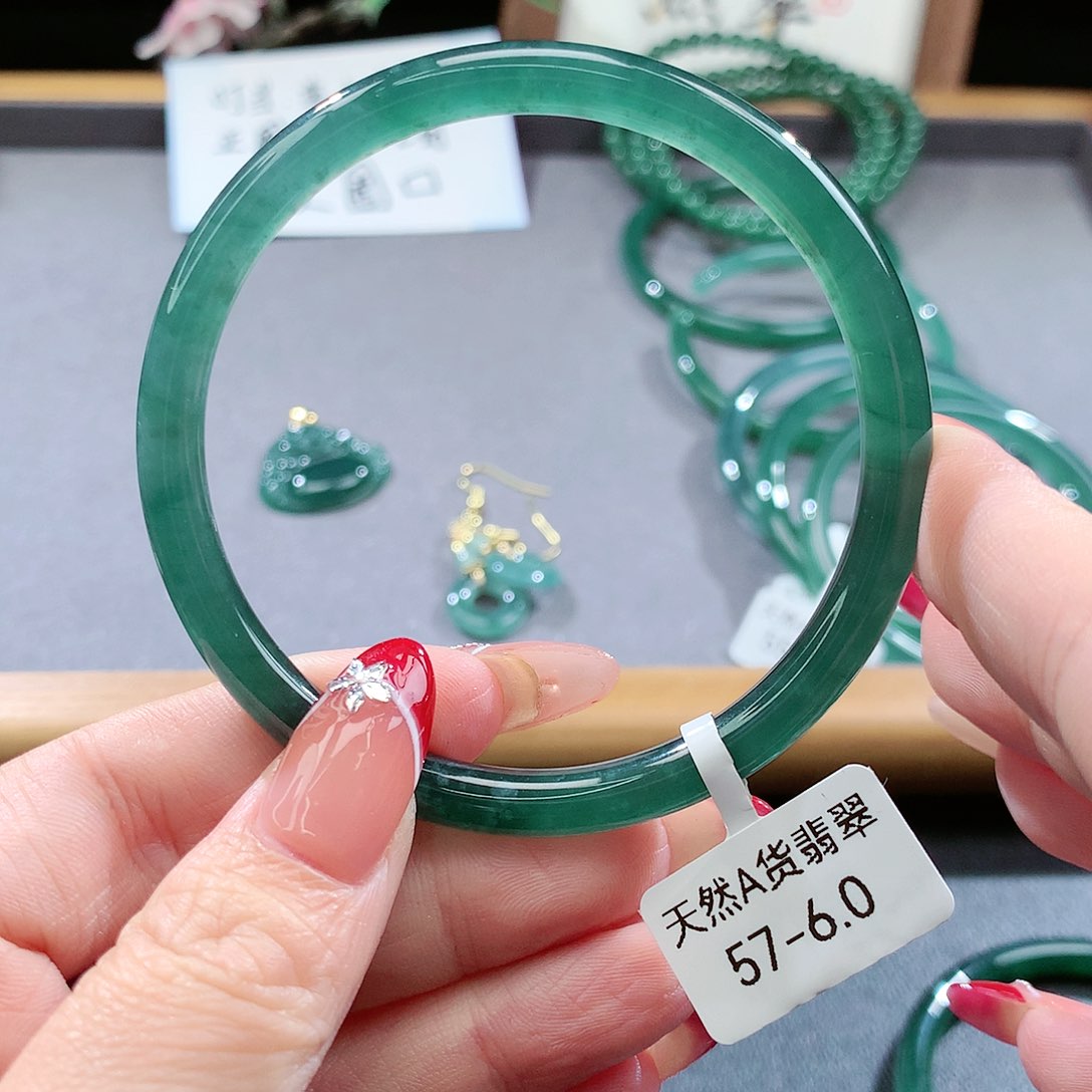翡翠手镯（圆镯）未镶嵌