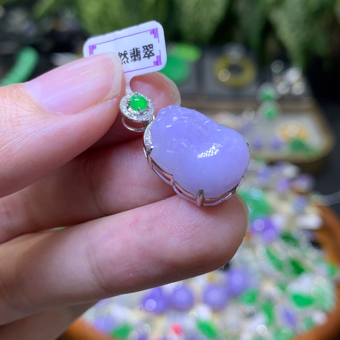 颈饰18K金镶嵌翡翠