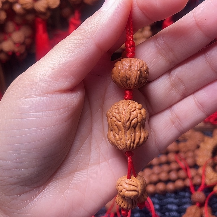 木质类龙纹桃枭挂件