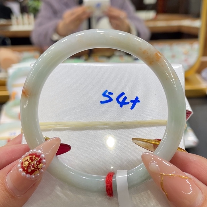 翡翠手镯未镶嵌翡翠