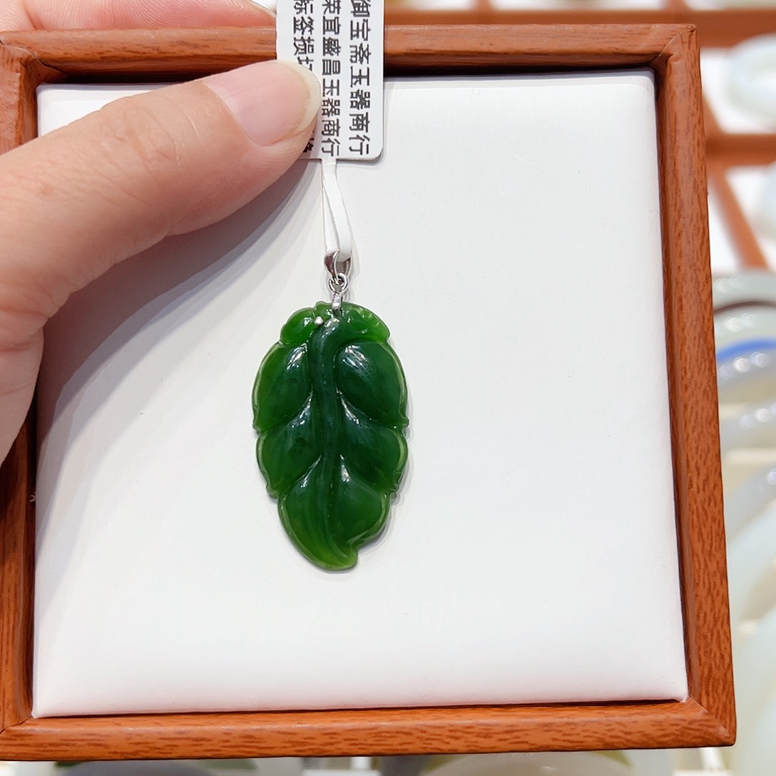 和田玉颈饰18K金镶嵌