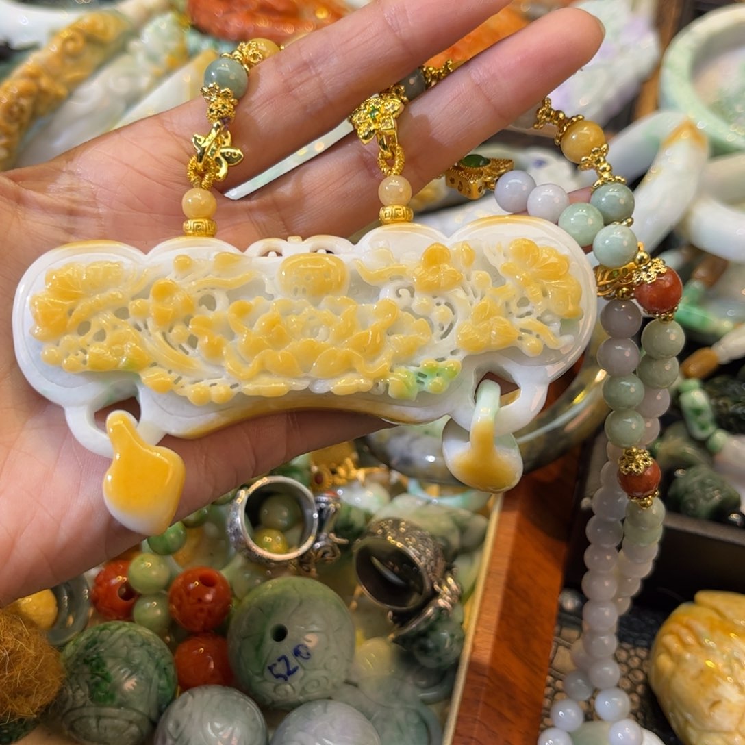 翡翠颈饰未镶嵌待编款