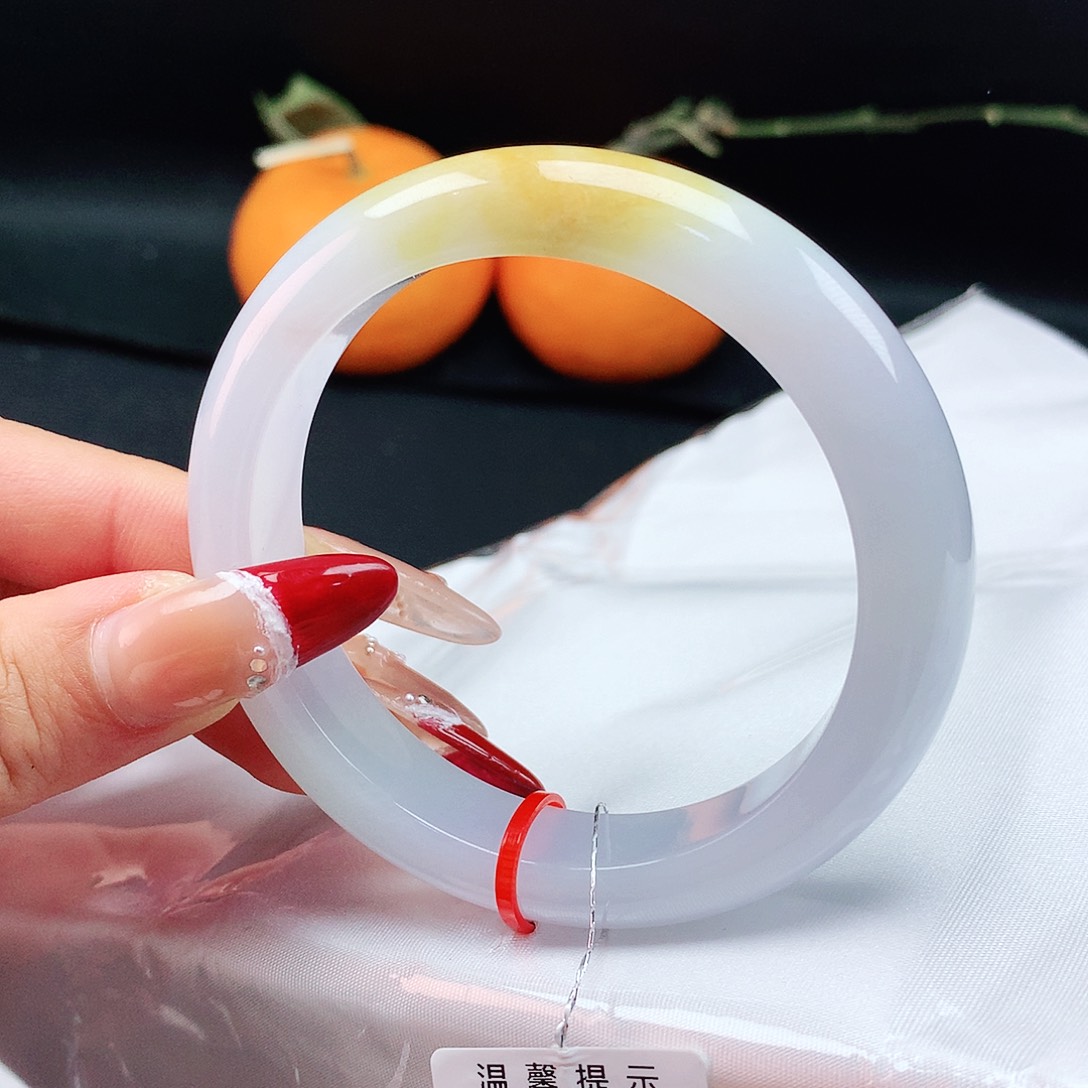 翡翠手镯未镶嵌56圈