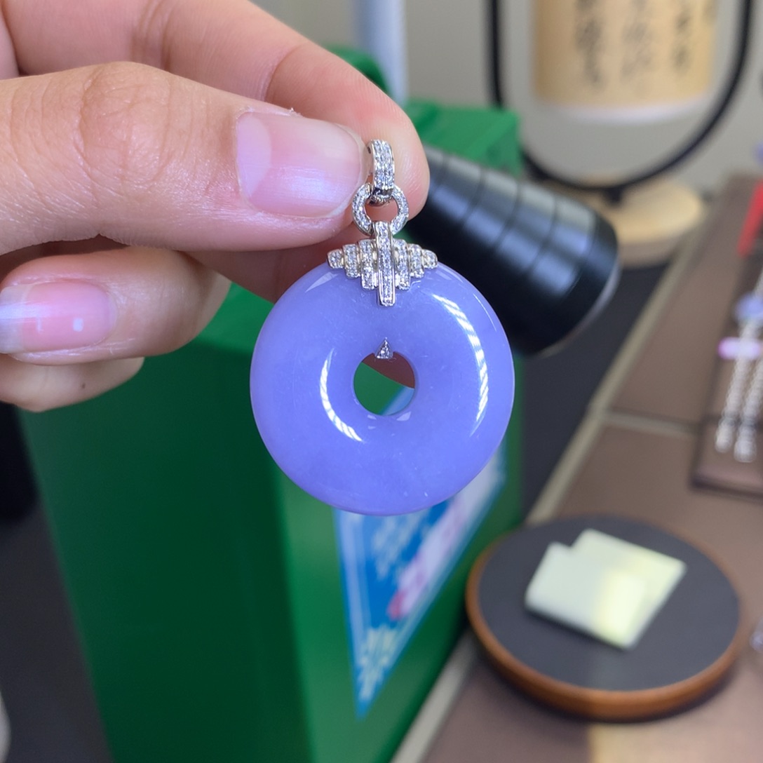 翡翠颈饰18K金镶嵌翡翠