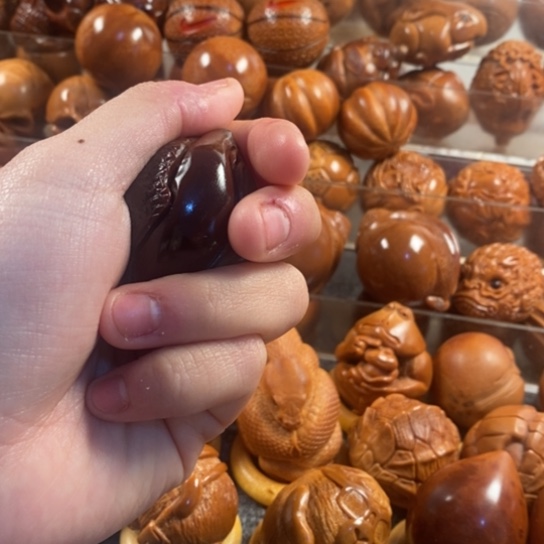 橄榄核吊坠玉华蝴蝶