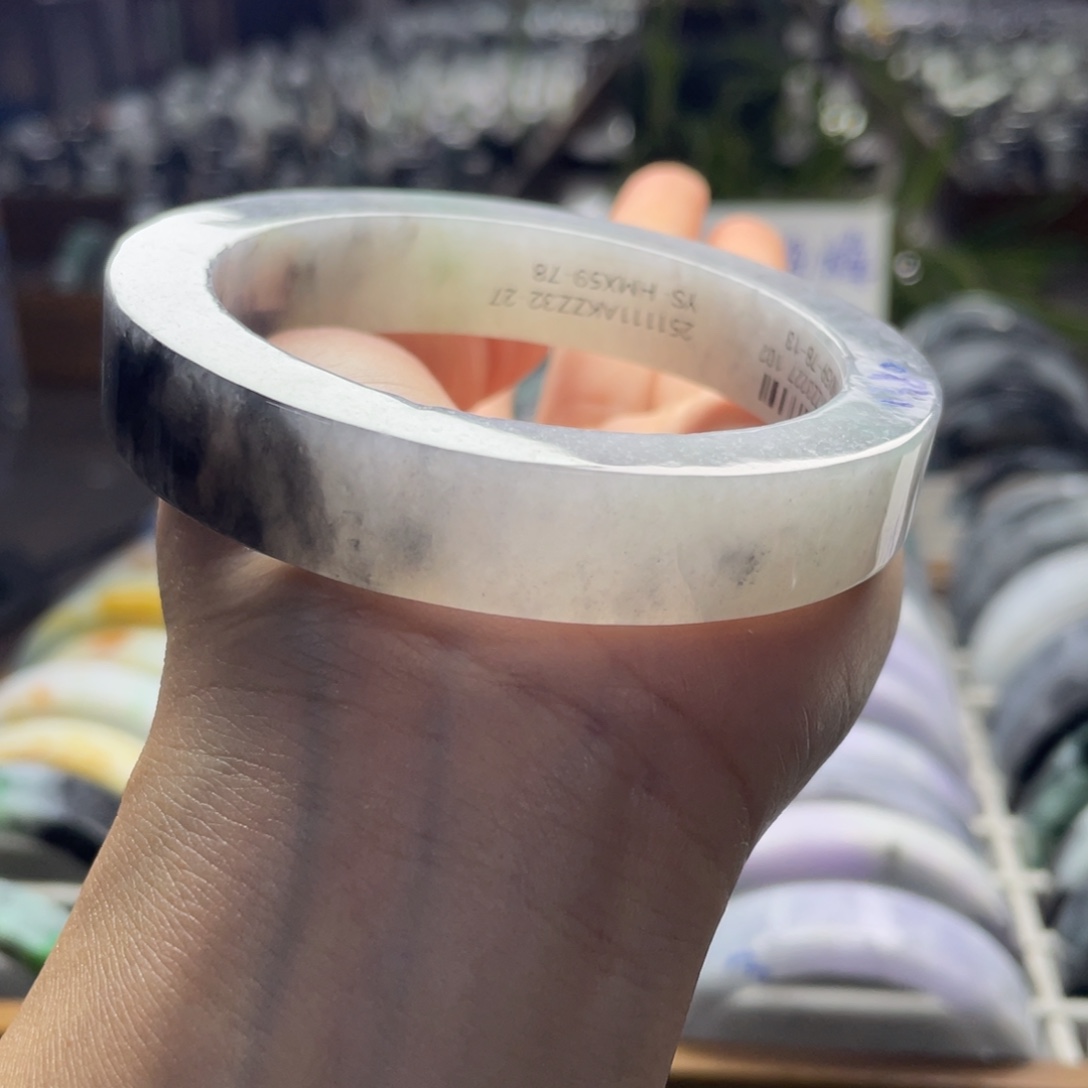 定制翡翠未镶嵌翡翠手镯