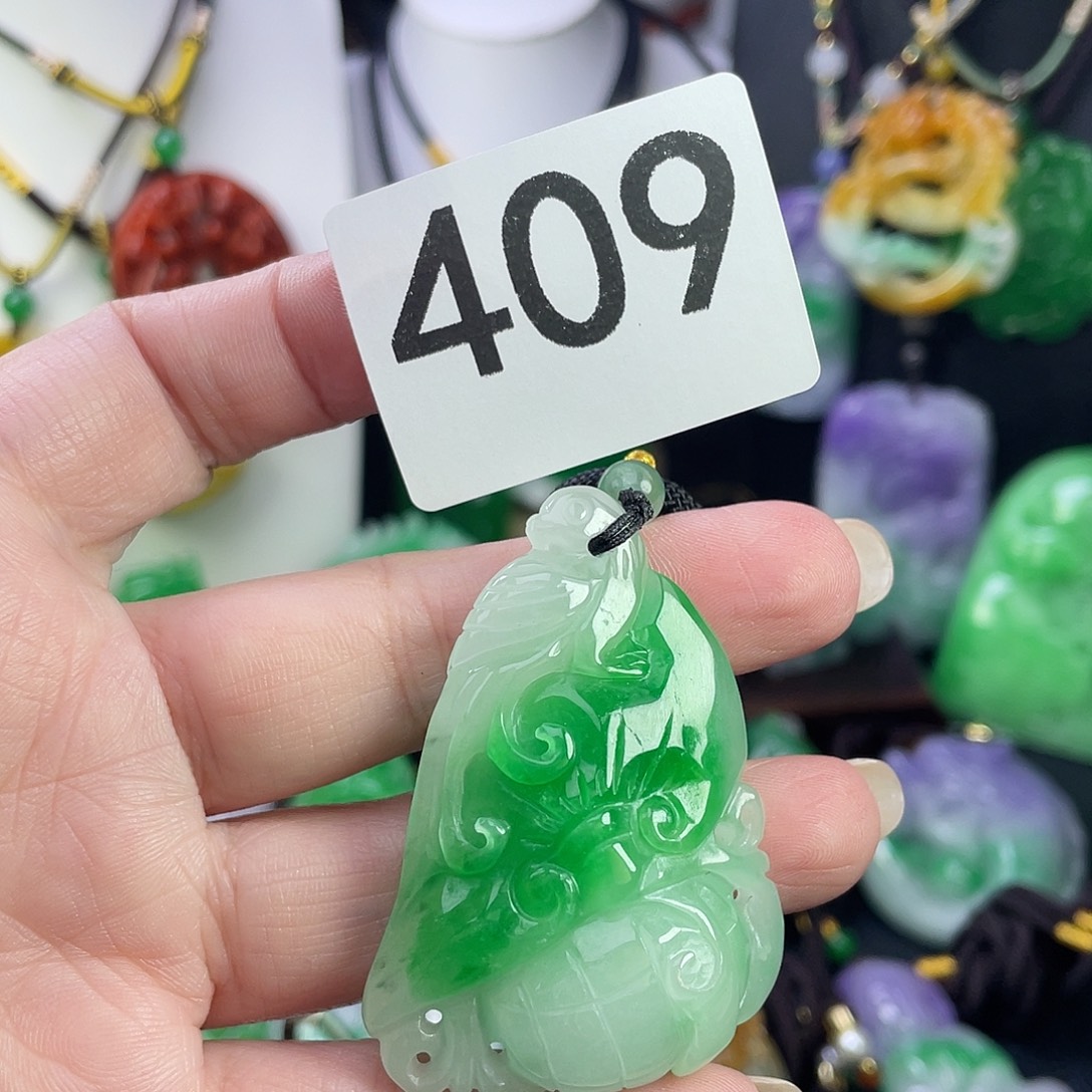 翡翠未镶嵌吊坠(赠链)