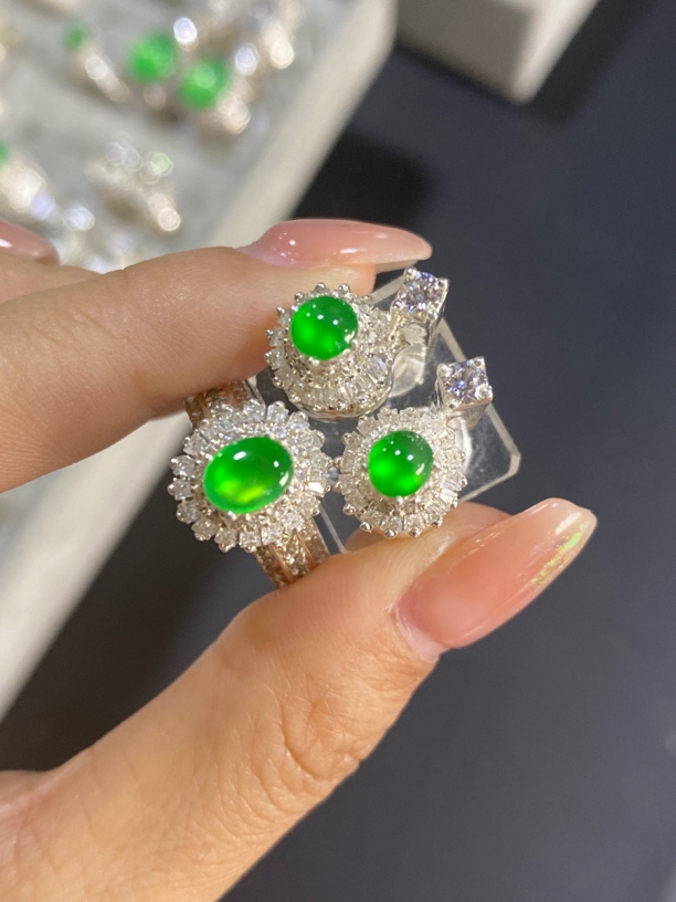 天然缅甸A货翡翠黄阳绿套装