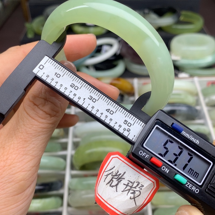 蛇纹石玉未镶嵌手镯492