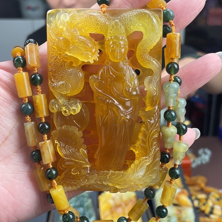 蛇纹石玉未镶嵌颈饰