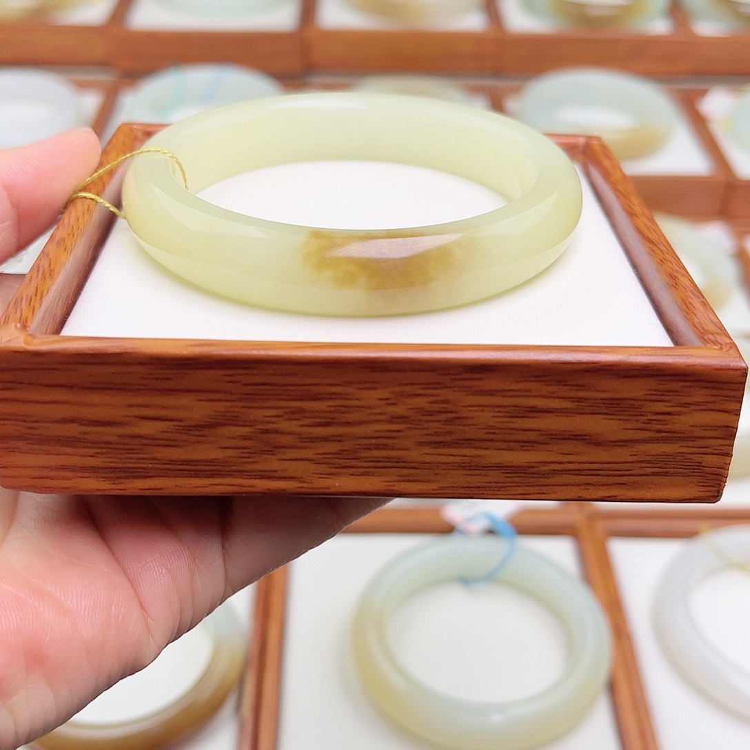 和田玉手镯未镶嵌58.8