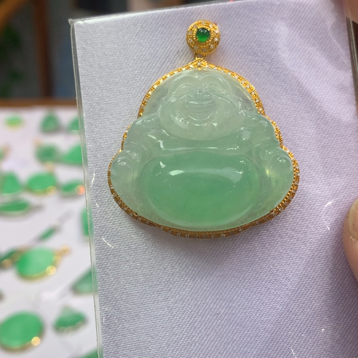 翡翠颈饰18K金镶嵌翡翠