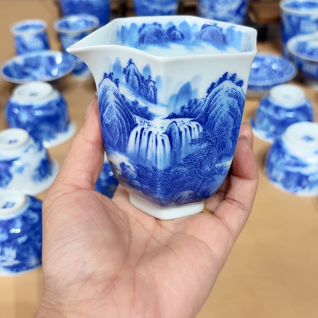 陈***贺景德镇纯手绘六角公道
