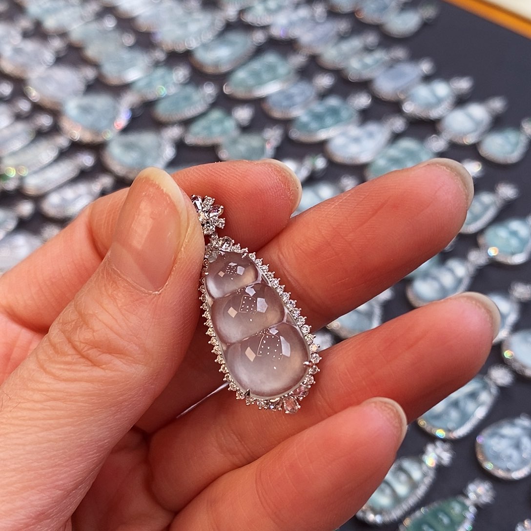 翡翠吊坠(赠链)18K金镶嵌