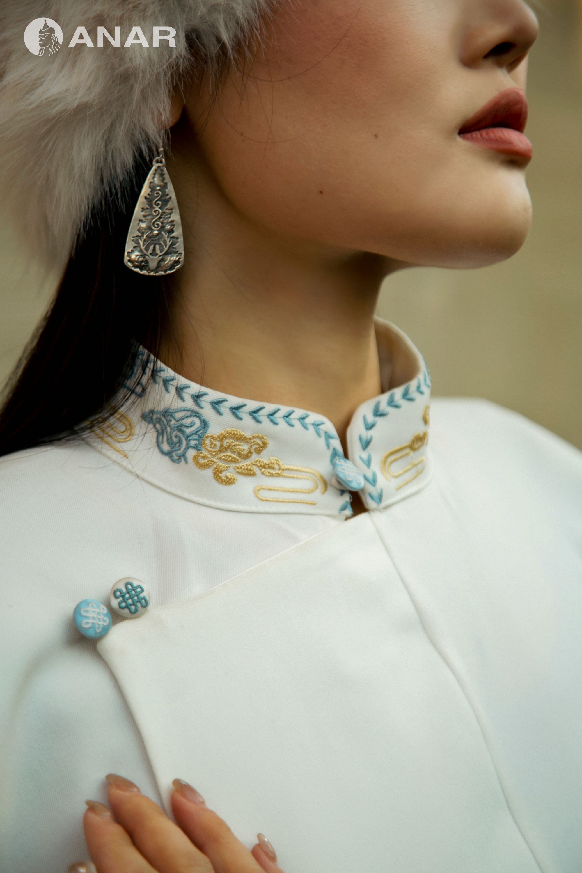 ANAR原创设计蒙古领长袖宽松型刺绣衬衫