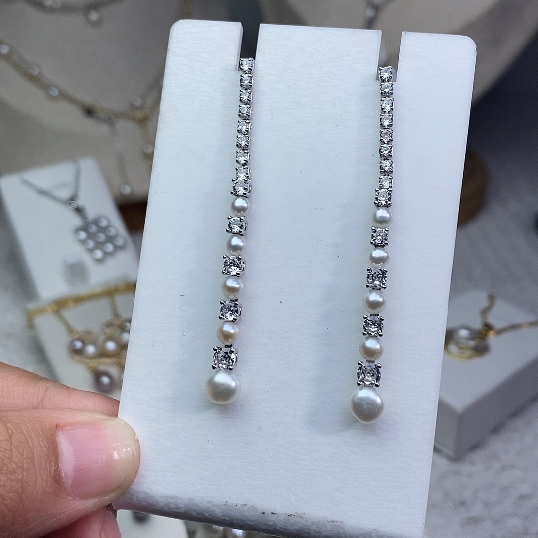 淡水珍珠银S925镶嵌耳饰