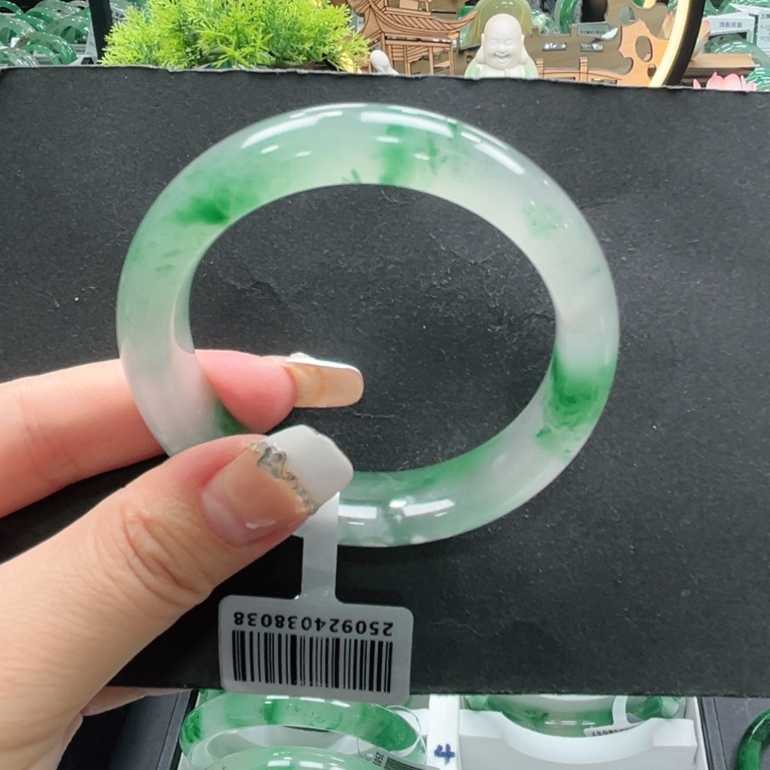 u***石英质玉（非洲翠）未镶嵌手镯