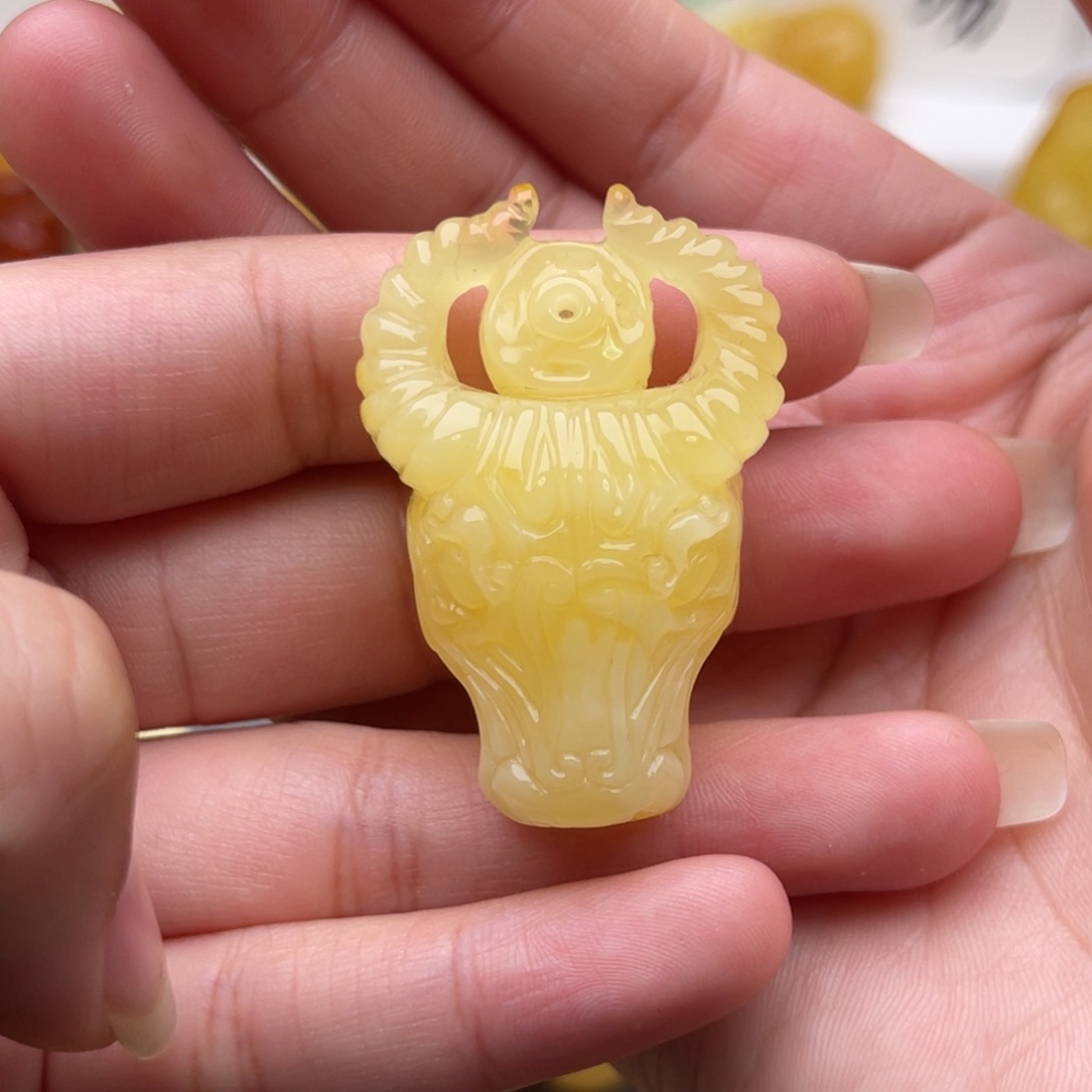 裸石琥珀未镶嵌蜜蜡雕刻牛吊坠