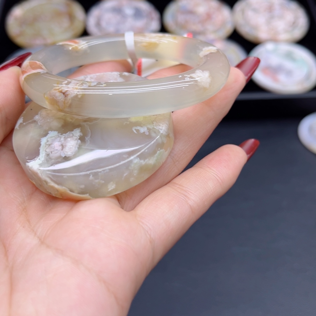 玛瑙/玉髓手镯未镶嵌5051