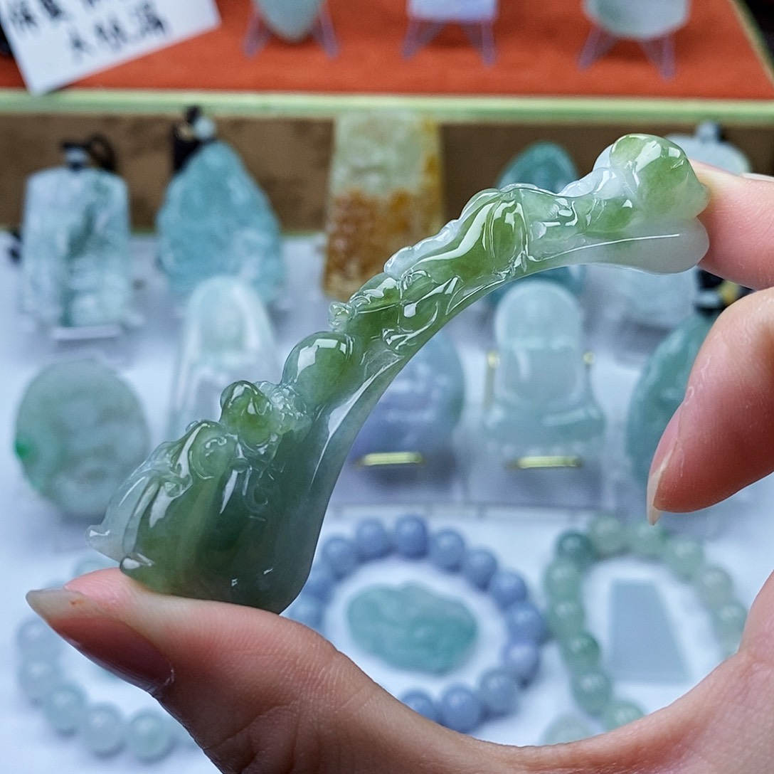 颈饰未镶嵌翡翠翡翠