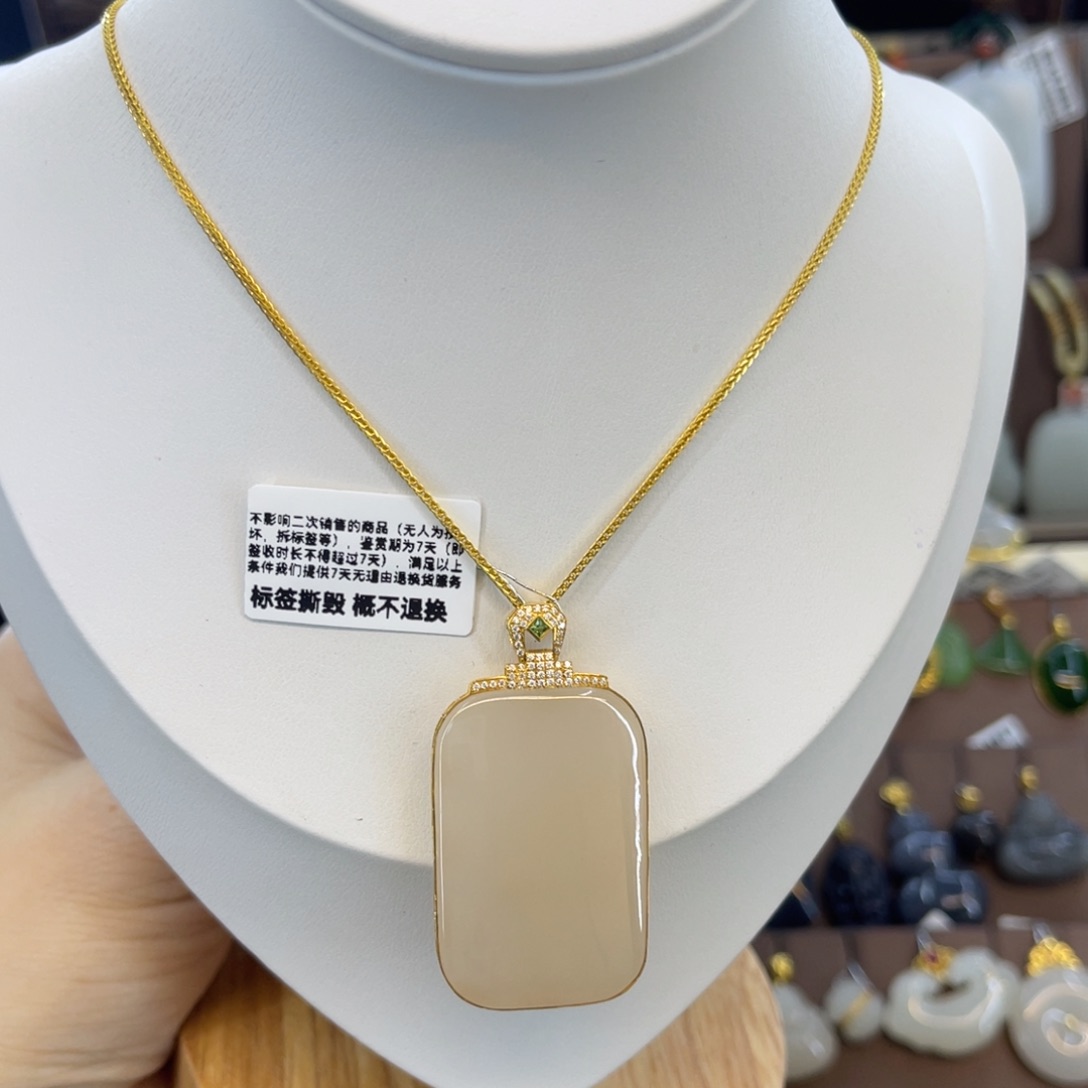 和田玉吊坠18K金镶嵌