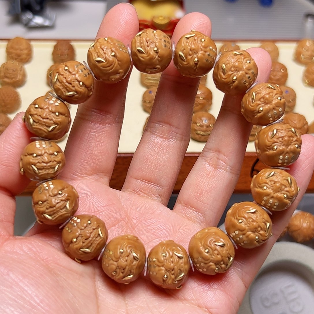 猴头核桃手串镶嵌戒疤