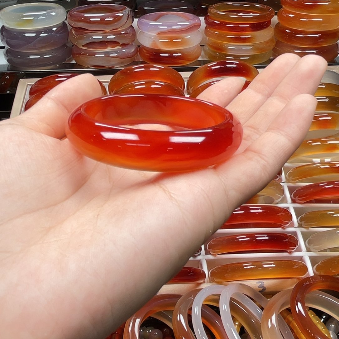 玛瑙/玉髓手镯未镶嵌不****D