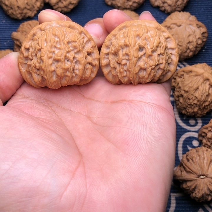 文玩核桃吊坠餘****墨白狮子