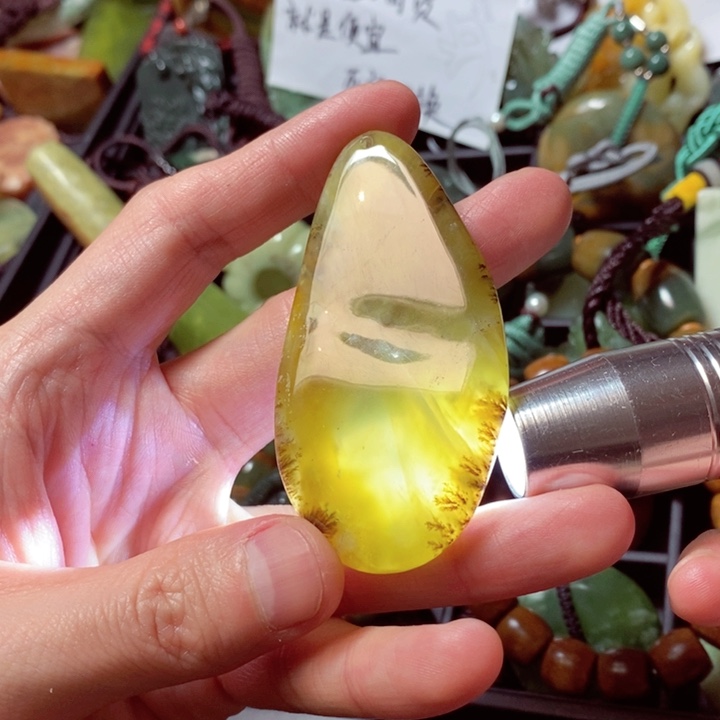 蛇纹石玉颈饰未镶嵌