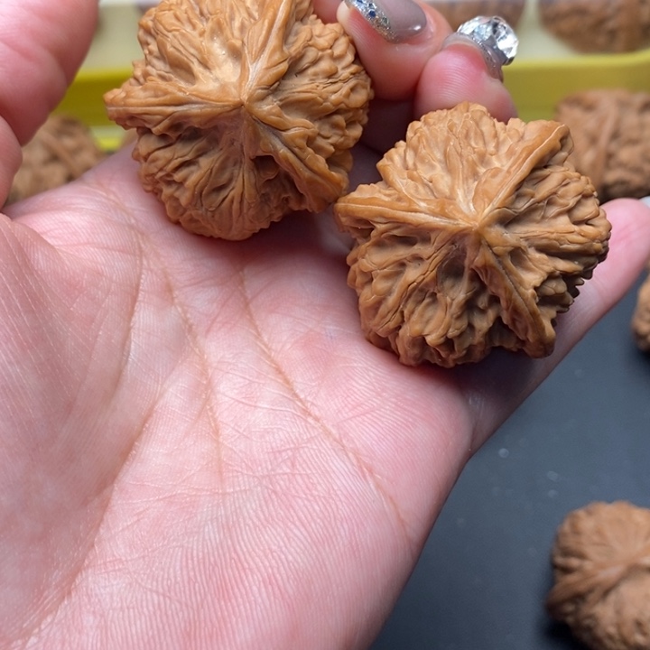 文玩核桃吊坠D****r三棱