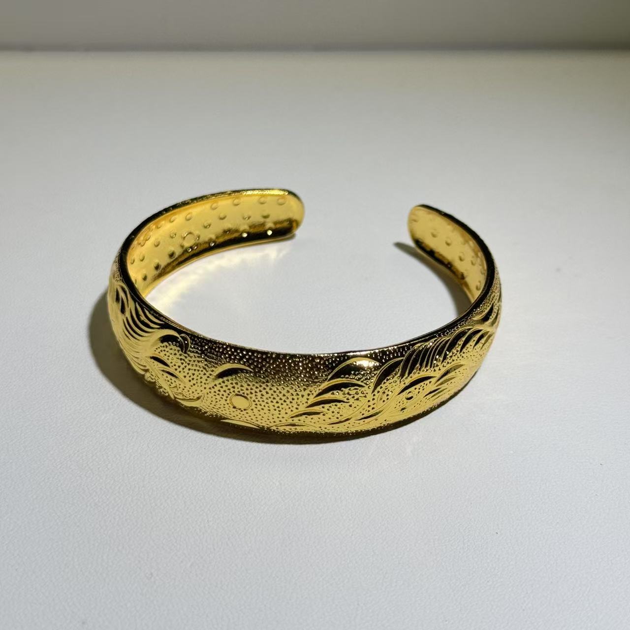 SS轻奢精美手镯J23