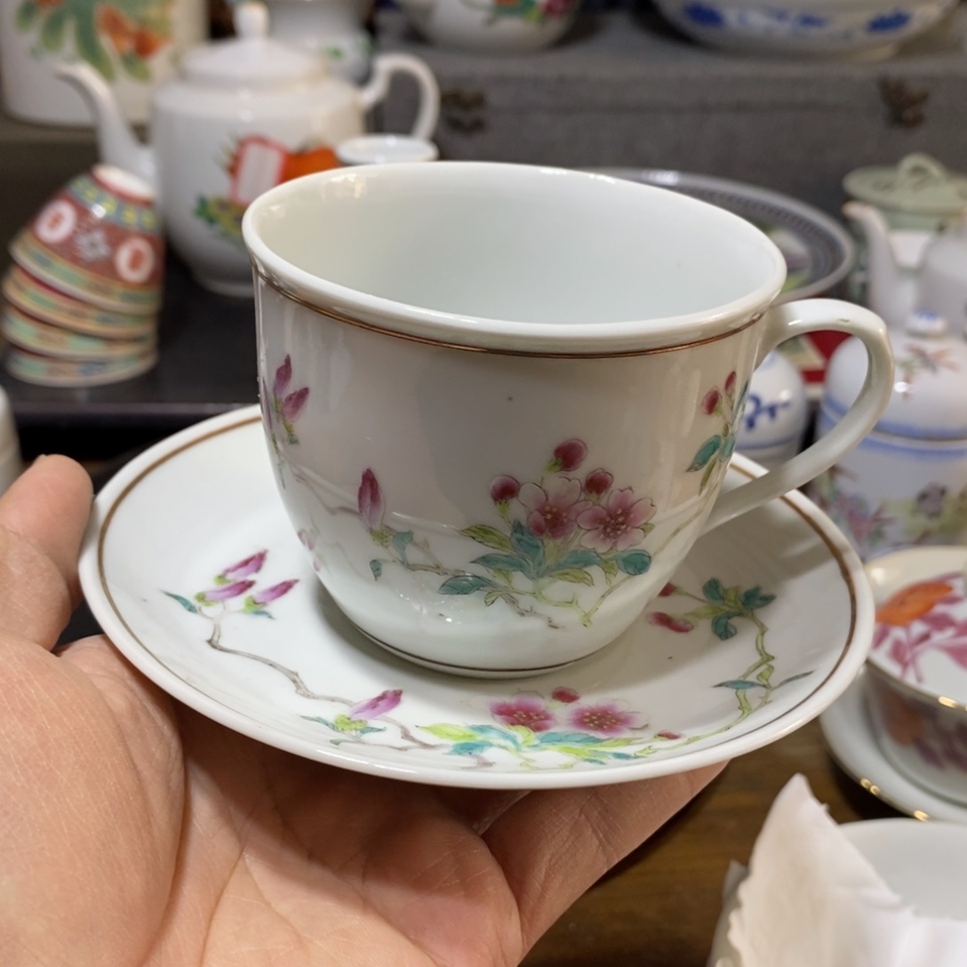 瓷片A**B手绘花卉杯碟一套