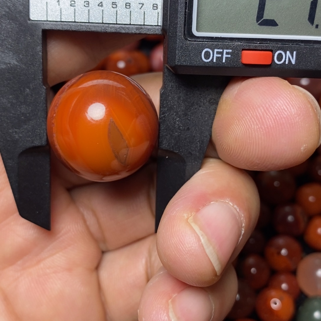 未镶嵌300号圆珠一个南红玛瑙