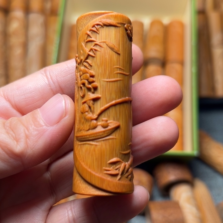 寥***语实心竹雕刻手把件
